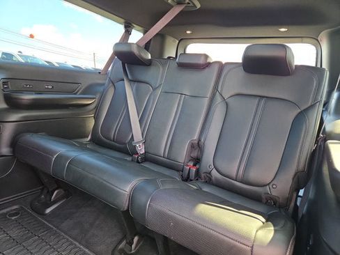 Used 2025 Jeep Wagoneer L Series II w/ Convenience Group I AWD/4WD image 14