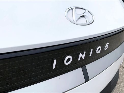 Used 2024 Hyundai Ioniq 5 SEL image 28