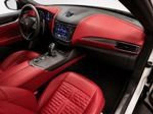Used 2022 Maserati Levante Trofeo AWD/4WD image 4