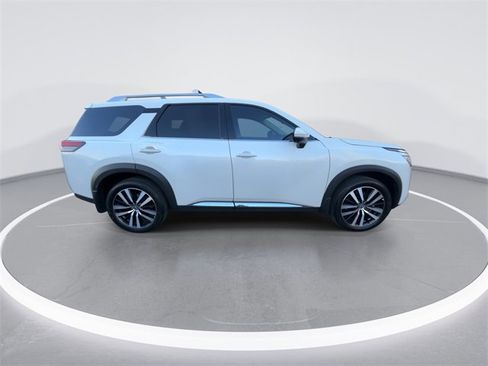 Used 2024 Nissan Pathfinder Platinum w/ Cargo Package image 9