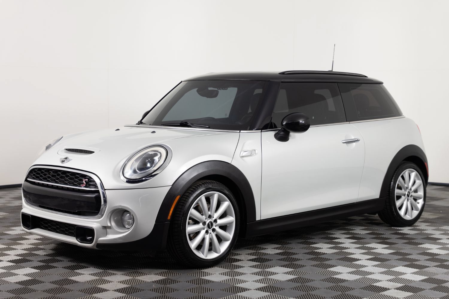 Used 2017 MINI Cooper S FWD image 1