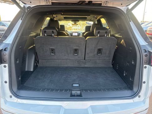 Used 2023 Chevrolet Traverse High Country FWD image 6