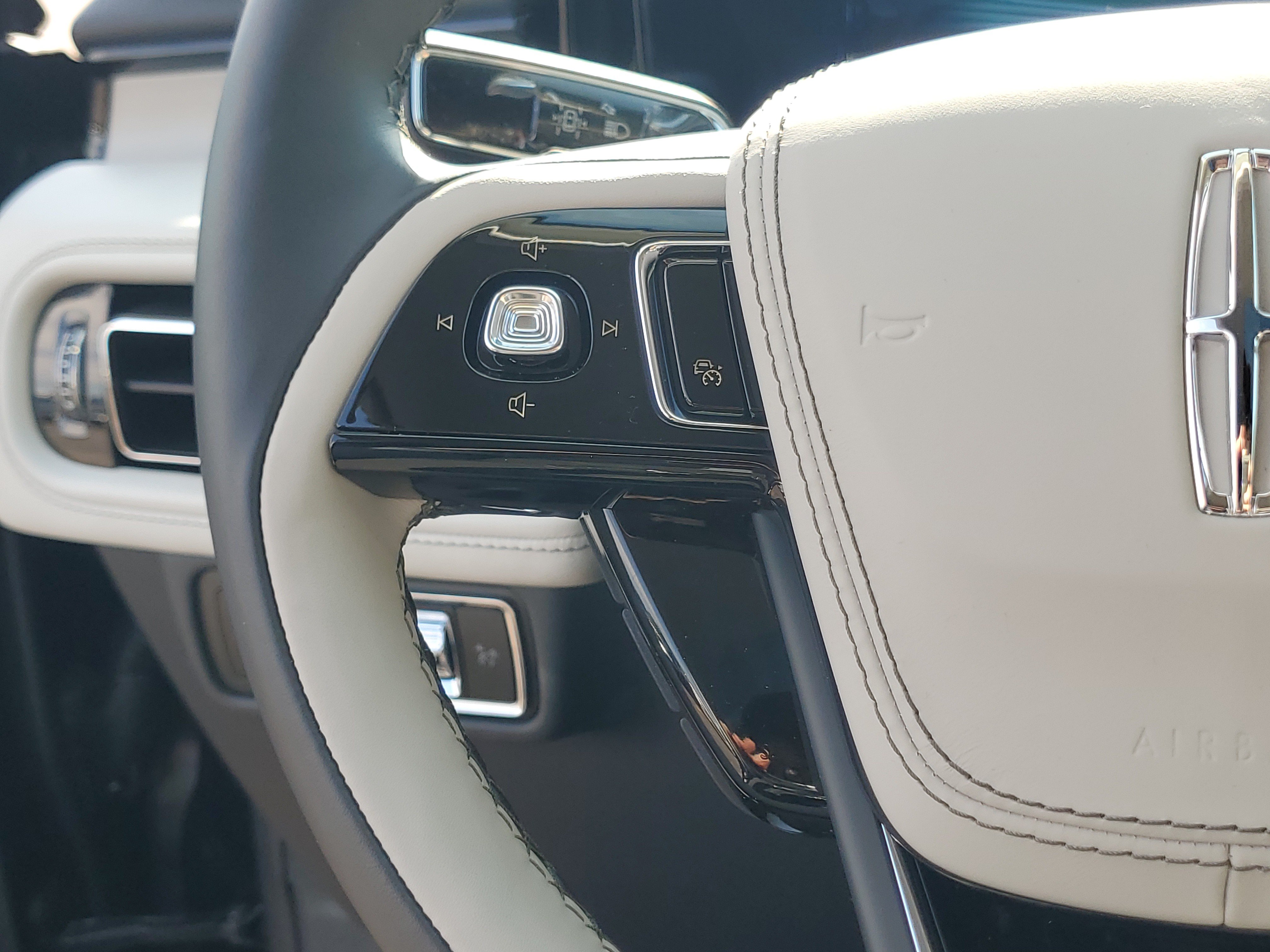 New 2027 Lincoln Aviator Reserve w/ Jet Appearance Package AWD/4WD image 15