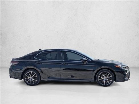 Used 2023 Toyota Camry SE FWD image 4