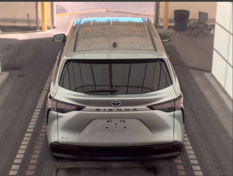 Used 2025 Toyota Sienna LE FWD image 7