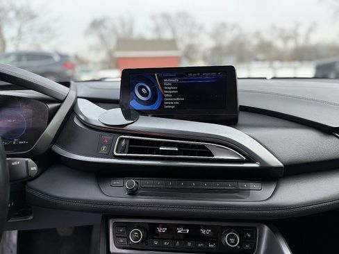 Used 2015 BMW i8 image 21
