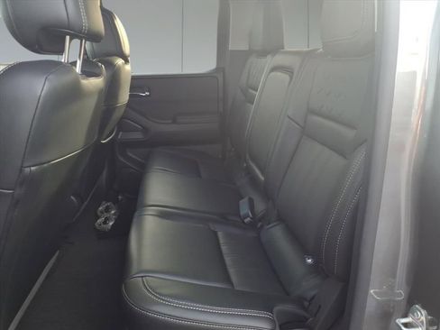 Used 2024 Nissan Frontier SL image 25