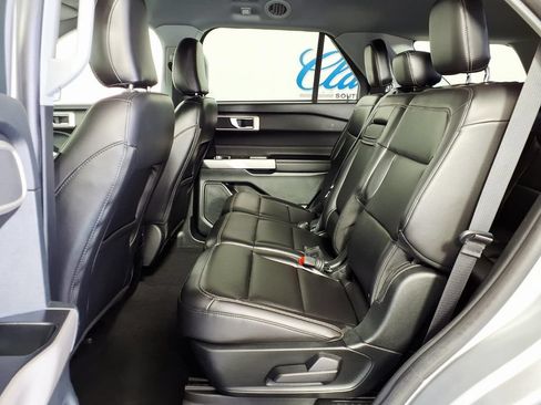 Used 2023 Ford Explorer XLT w/ Equipment Group 202A AWD/4WD image 8