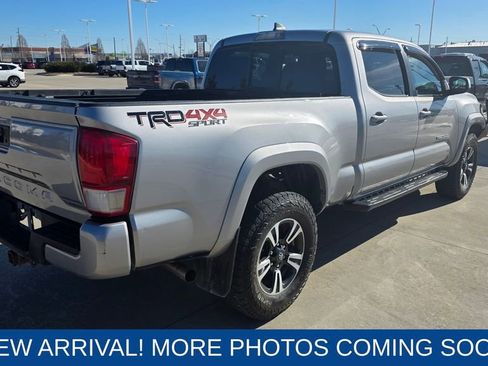Used 2016 Toyota Tacoma TRD Sport image 5