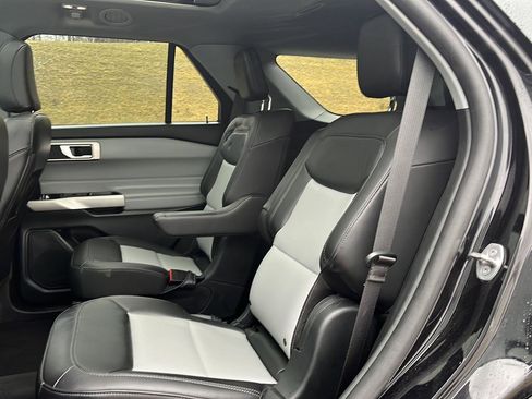 Used 2023 Ford Explorer XLT w/ Equipment Group 202A image 18