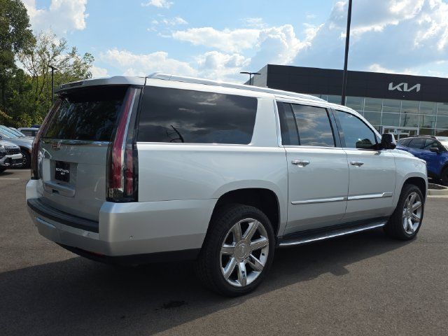 Used 2020 Cadillac Escalade ESV Luxury AWD/4WD image 5