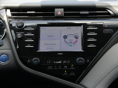 Used 2020 Toyota Camry LE FWD image 13