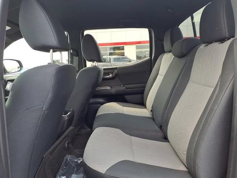 Certified 2023 Toyota Tacoma TRD Off-Road AWD/4WD image 12
