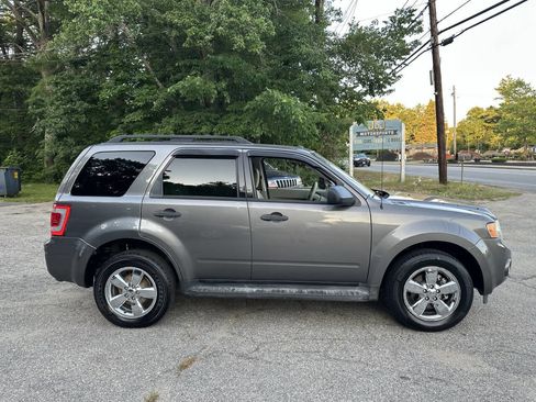 Used 2011 Ford Escape XLT image 2