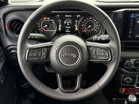 Used 2025 Jeep Wrangler Unlimited Rubicon image 11