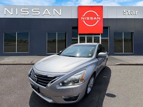 Used 2015 Nissan Altima 2.5 SV w/ Convenience Package FWD image 3