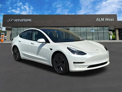 Used 2023 Tesla Model 3 Standard Range RWD image 3