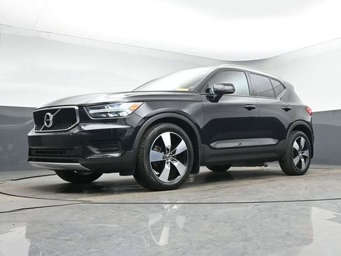 Used 2020 Volvo XC40 T5 Momentum w/ Protection Package Premier image 12
