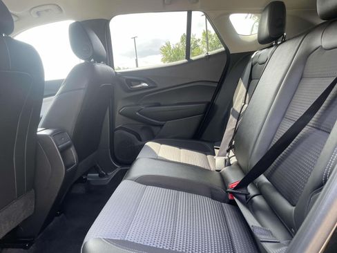 Used 2025 Chevrolet Trax LT w/ LT Convenience Package FWD image 9