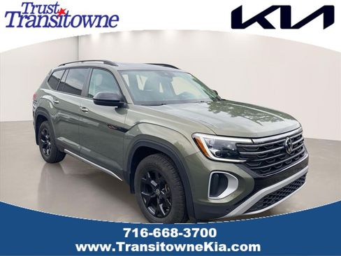 Used 2024 Volkswagen Atlas Peak Edition SE AWD/4WD image 1