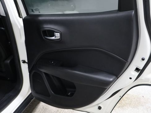 Used 2019 Jeep Compass Altitude image 23