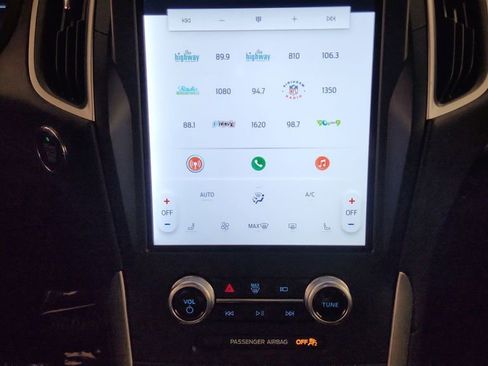 Used 2023 Ford Edge SEL image 17