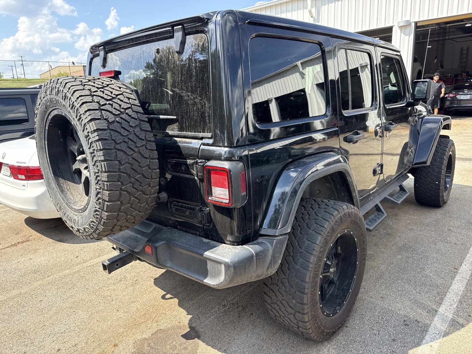 Used 2021 Jeep Wrangler Unlimited Sahara AWD/4WD image 8