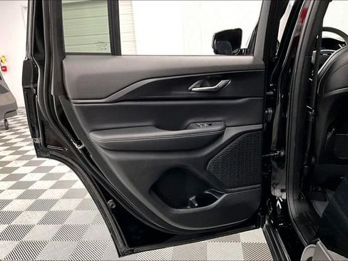 Used 2024 Jeep Grand Cherokee Altitude AWD/4WD image 22