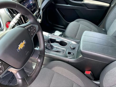 Used 2023 Chevrolet Traverse LT FWD image 17