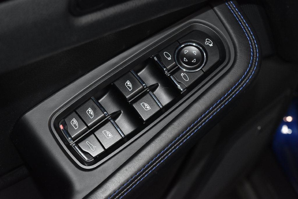 Used 2022 Porsche Macan AWD/4WD image 8