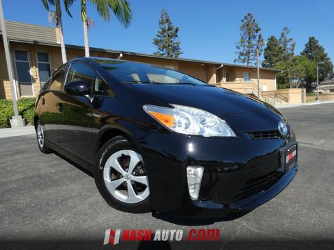 Used 2014 Toyota Prius Four w/ Solar Roof Package FWD image 5
