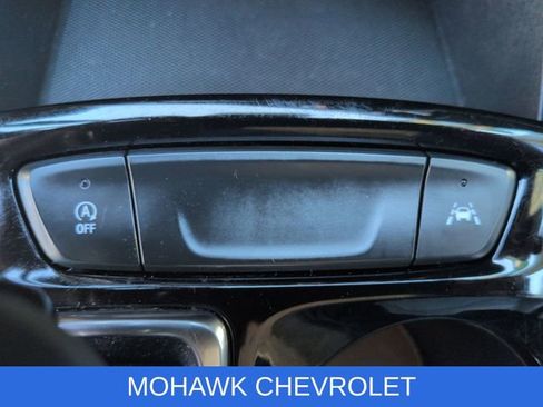 Certified 2025 Chevrolet Trax LT w/ LT Convenience Package FWD image 34