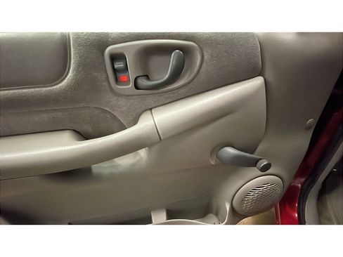 Used 2002 Chevrolet S10 Pickup LS w/ LS Preferred Equipment Group image 9