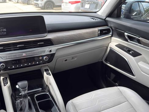 Used 2022 Kia Telluride SX w/ SX Prestige Package image 24