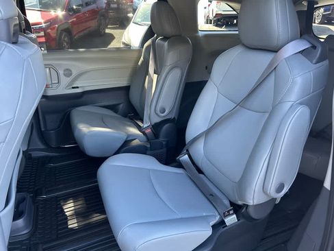 Used 2023 Toyota Sienna XLE AWD/4WD image 14