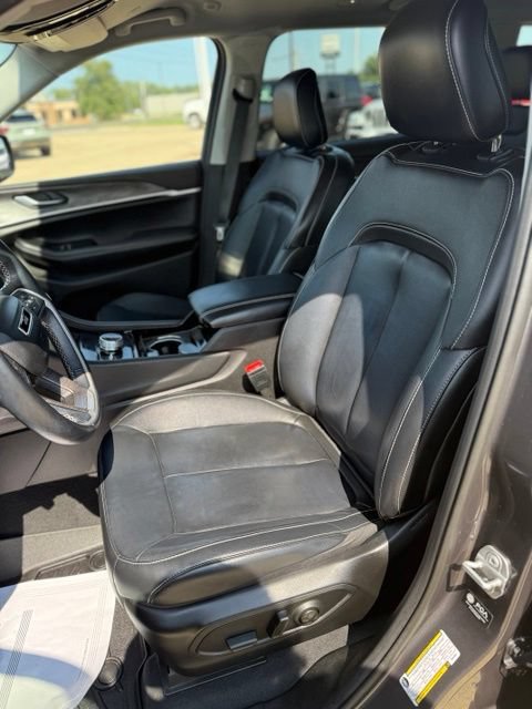Used 2022 Jeep Grand Cherokee L Limited w/ Trailer Tow Group (B) AWD/4WD image 9