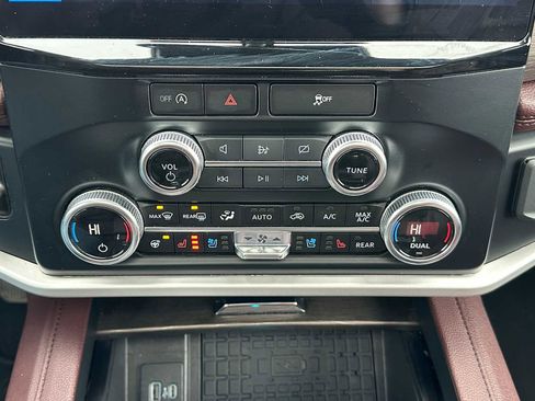 Used 2024 Ford Expedition Max Limited AWD/4WD image 31
