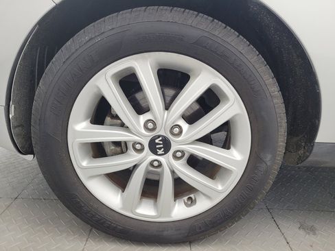 Used 2018 Kia Soul + FWD image 31