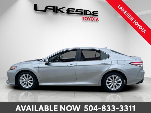 Used 2019 Toyota Camry LE image 3