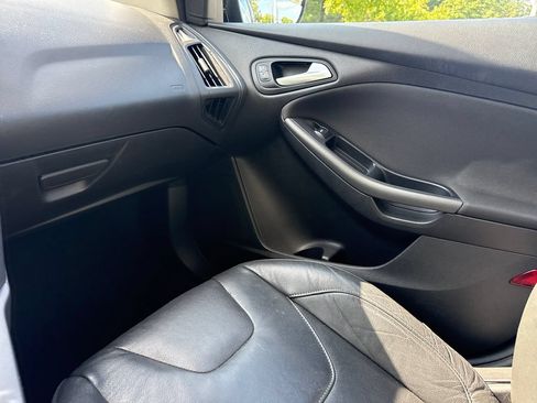 Used 2016 Ford Focus SE w/ Equipment Group 201A FWD image 17