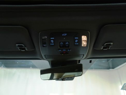 Used 2021 Toyota Sienna Limited image 28