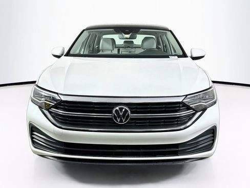 Used 2024 Volkswagen Jetta SE w/ Panoramic Sunroof Package FWD image 6
