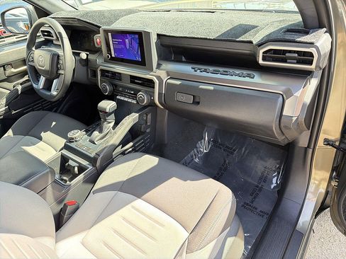 Used 2025 Toyota Tacoma TRD Off-Road AWD/4WD image 27