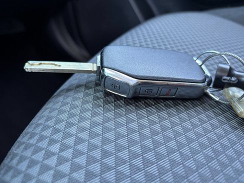 Used 2025 Kia Soul LX w/ LX Technology Package FWD image 21