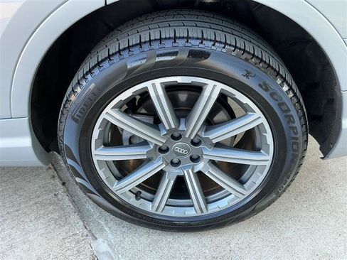 Used 2018 Audi Q7 3.0T Prestige w/ Prestige Package AWD/4WD image 22