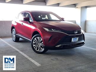 Used 2022 Toyota Venza XLE video 1