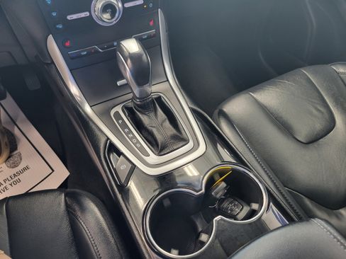 Used 2018 Ford Edge Titanium w/ Ford Safe & Smart Package image 17