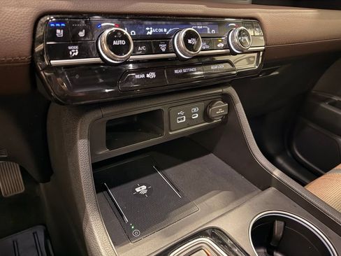 Used 2025 Honda Pilot Elite image 28