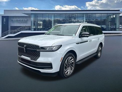 New 2026 Lincoln Navigator Premiere AWD/4WD image 3