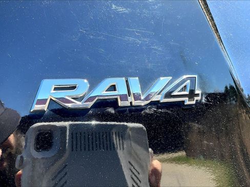 Used 2018 Toyota RAV4 XLE AWD/4WD image 33